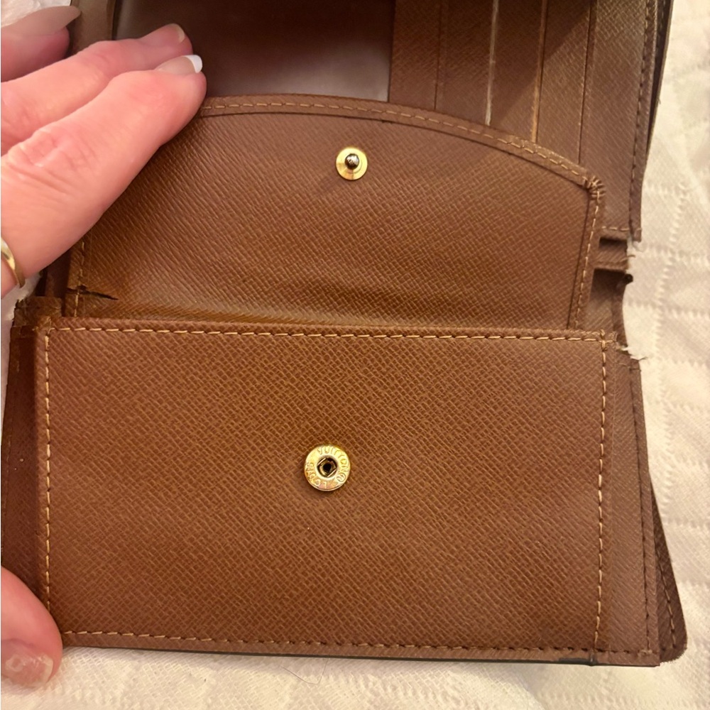 Project Louis Vuitton Classic Monogram Wallet. Please see ALL photos and video. - Picture 14 of 17